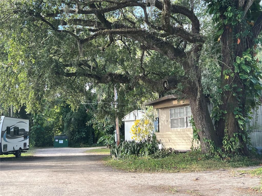 Image 4 of property listing at 8601 E SLIGH AVENUE, Tampa, FL 33610