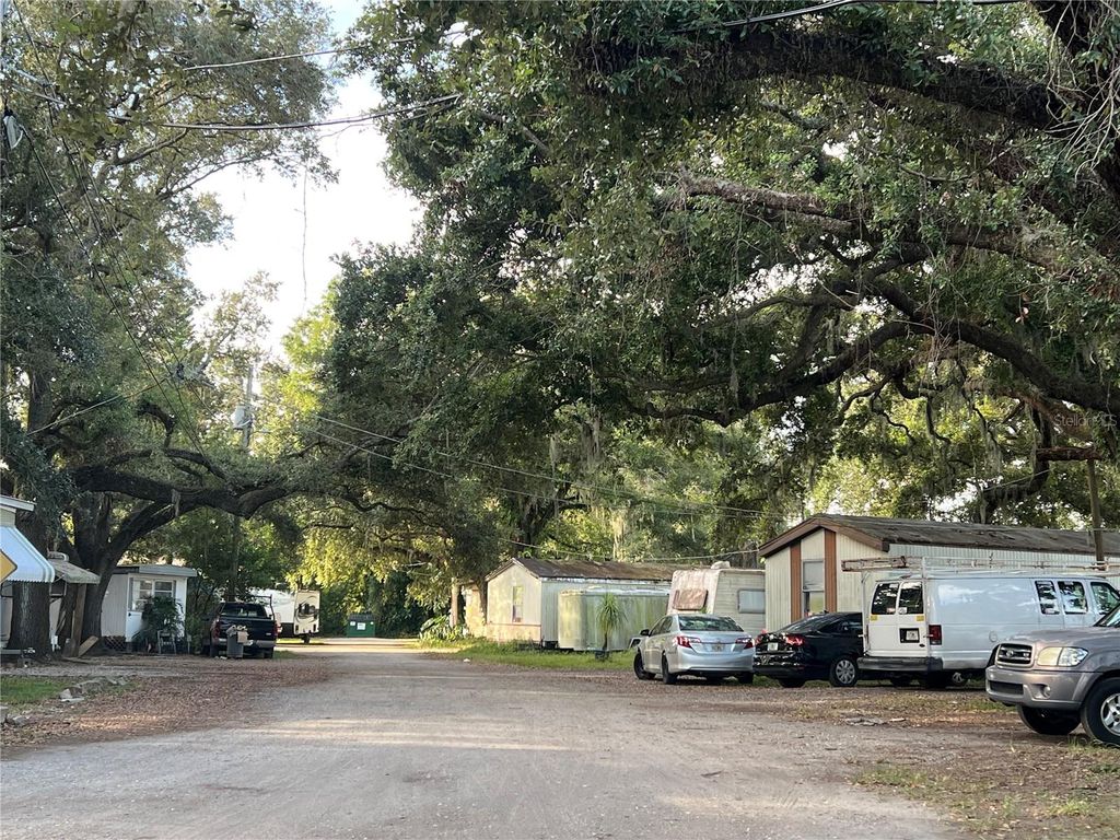 Image 6 of property listing at 8601 E SLIGH AVENUE, Tampa, FL 33610