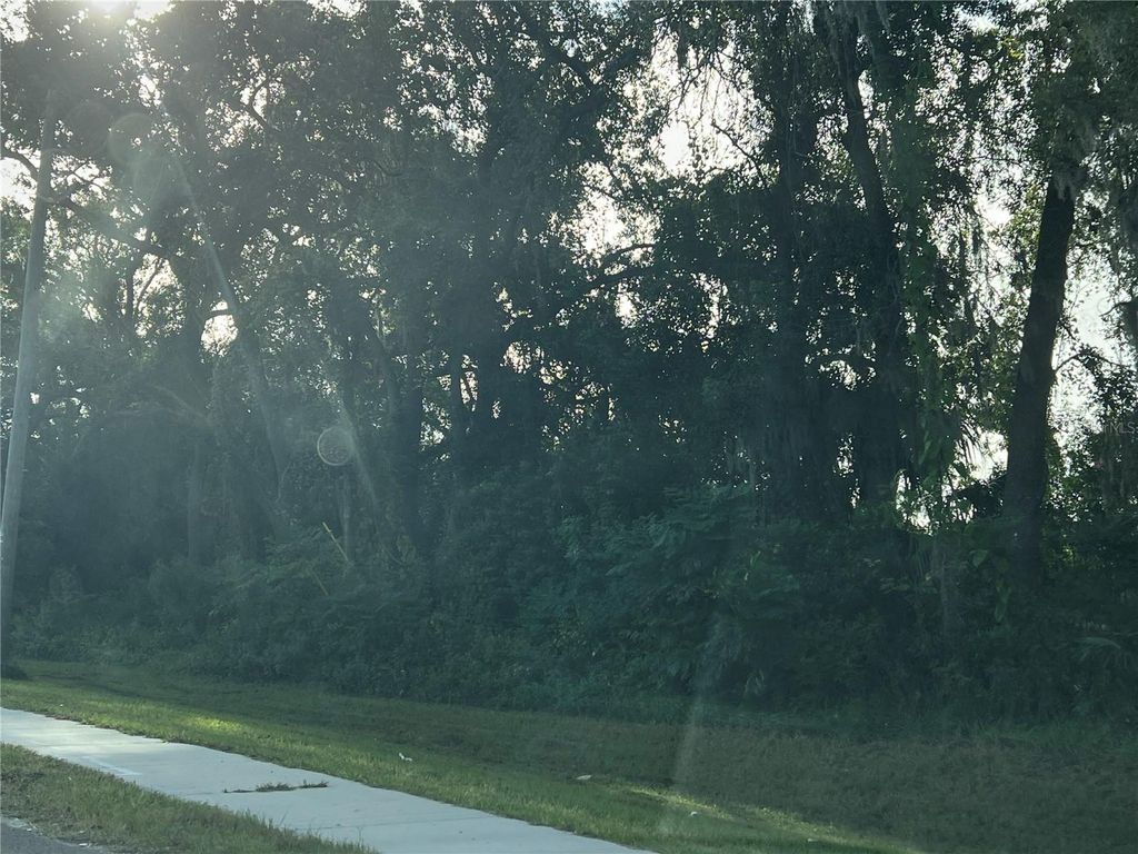 Image 7 of property listing at 8601 E SLIGH AVENUE, Tampa, FL 33610