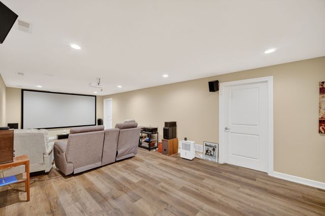 4207 146th Street, Urbandale, IA 50323