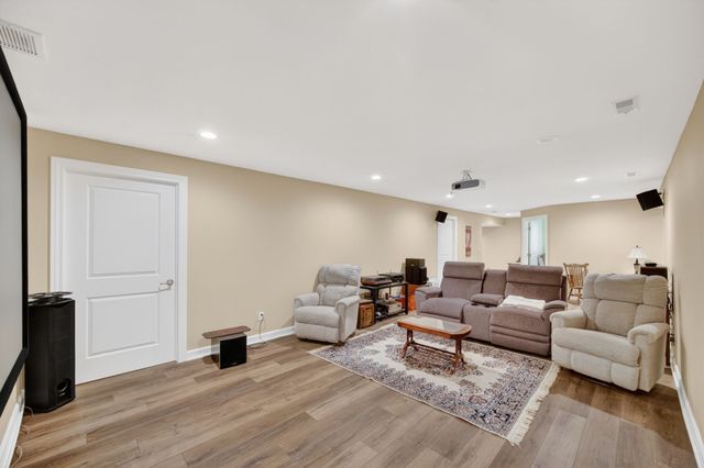 4207 146th Street, Urbandale, IA 50323