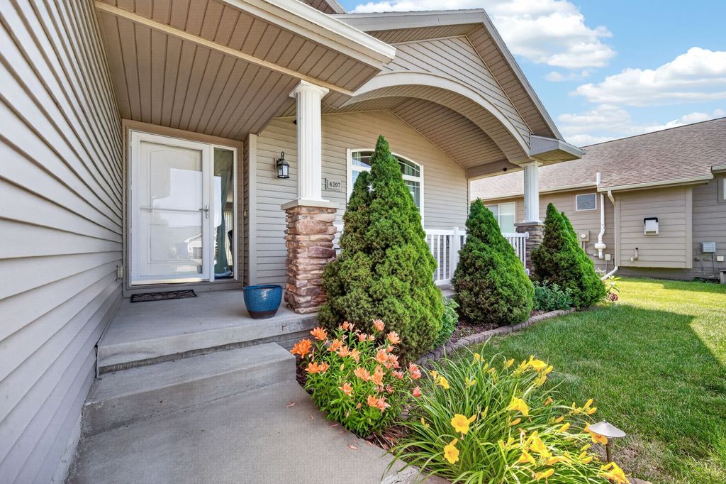4207 146th Street, Urbandale, IA 50323