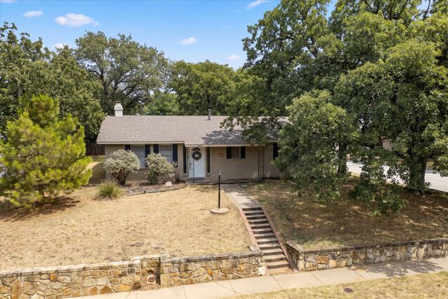 1006 N Lucas Drive, Grapevine, TX 76051