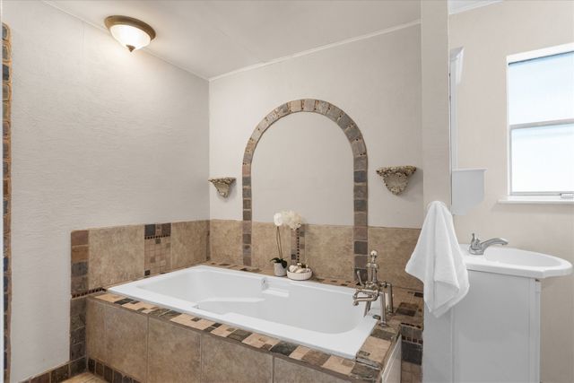 1006 N Lucas Drive, Grapevine, TX 76051
