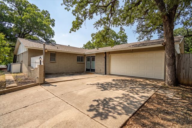 1006 N Lucas Drive, Grapevine, TX 76051