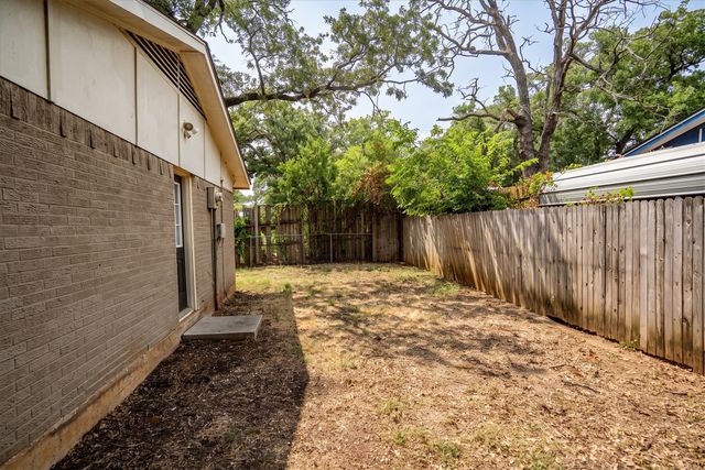 1006 N Lucas Drive, Grapevine, TX 76051