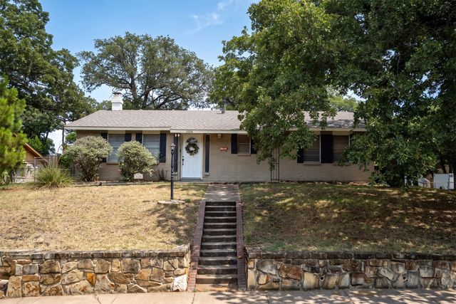 1006 N Lucas Drive, Grapevine, TX 76051