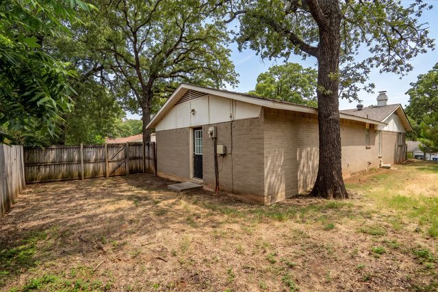 1006 N Lucas Drive, Grapevine, TX 76051
