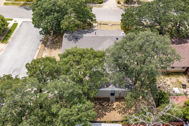 1006 N Lucas Drive, Grapevine, TX 76051