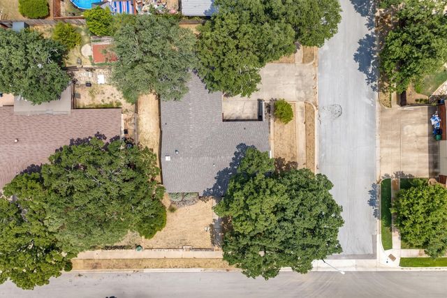 1006 N Lucas Drive, Grapevine, TX 76051