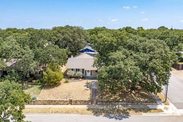 1006 N Lucas Drive, Grapevine, TX 76051