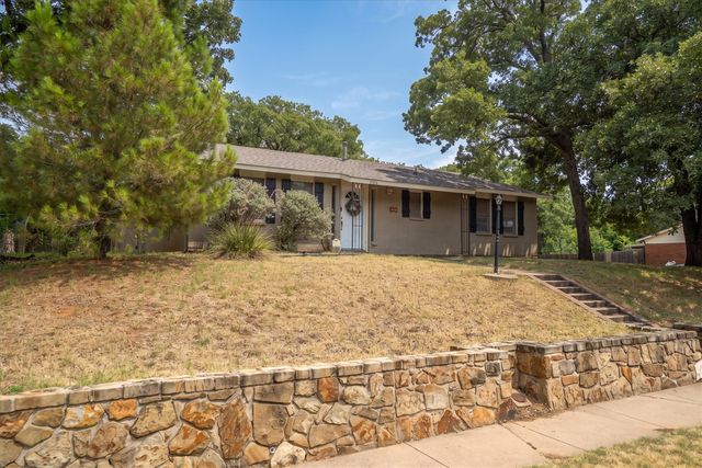 1006 N Lucas Drive, Grapevine, TX 76051