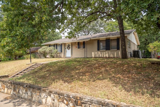 1006 N Lucas Drive, Grapevine, TX 76051