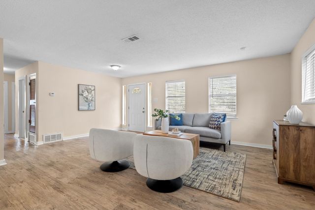 1006 N Lucas Drive, Grapevine, TX 76051
