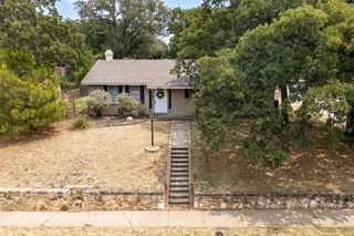 1006 N Lucas Drive, Grapevine, TX 76051