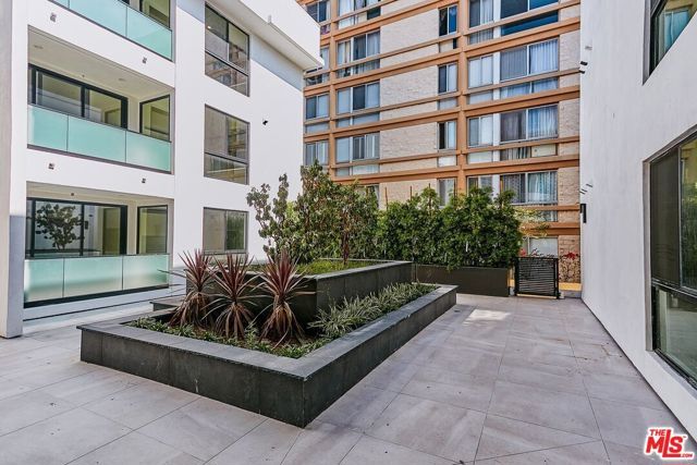 328 N Maple Drive 303, Beverly Hills, CA 90210