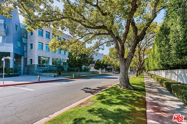 328 N Maple Drive 303, Beverly Hills, CA 90210