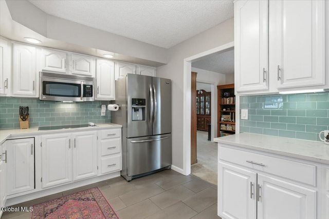 22 Loudonwood East, Colonie, NY 12211