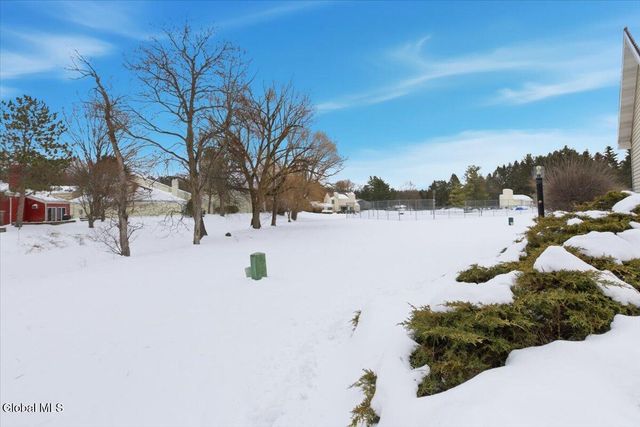 22 Loudonwood East, Colonie, NY 12211