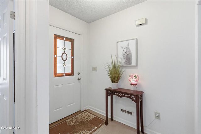 22 Loudonwood East, Colonie, NY 12211