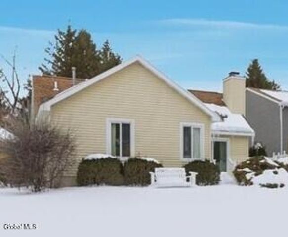 22 Loudonwood East, Colonie, NY 12211