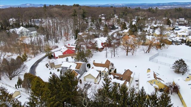 22 Loudonwood East, Colonie, NY 12211