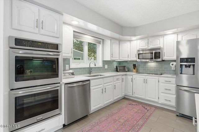 22 Loudonwood East, Colonie, NY 12211