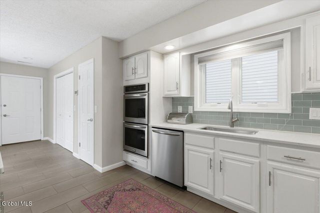 22 Loudonwood East, Colonie, NY 12211