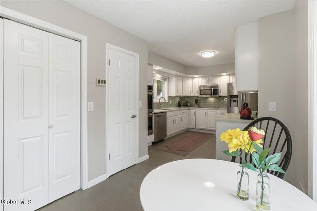 22 Loudonwood East, Colonie, NY 12211