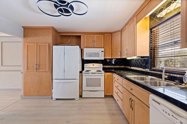 3717 46TH AVENUE S 11, St Petersburg, FL 33711