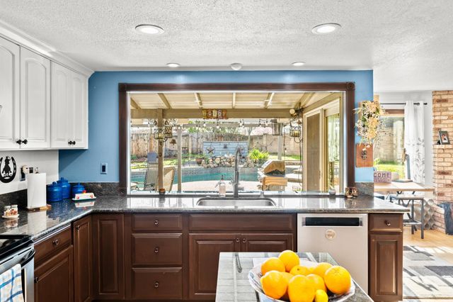 1104 Reef Ct, Roseville, CA 95661