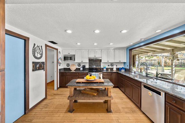 1104 Reef Ct, Roseville, CA 95661