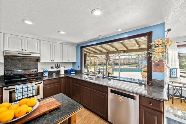 1104 Reef Ct, Roseville, CA 95661