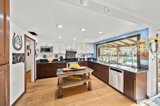 1104 Reef Ct, Roseville, CA 95661