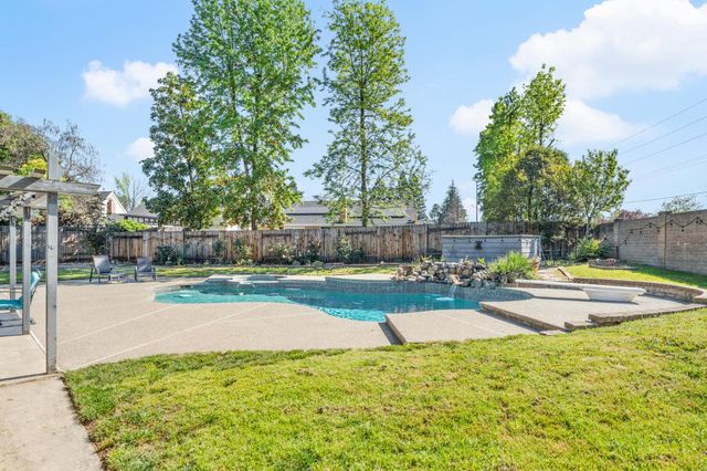 1104 Reef Ct, Roseville, CA 95661