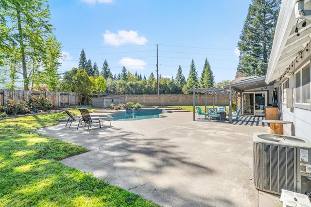 1104 Reef Ct, Roseville, CA 95661