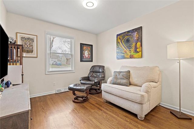 8213 Kenwood Avenue, Kansas City, MO 64131
