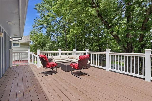 8213 Kenwood Avenue, Kansas City, MO 64131
