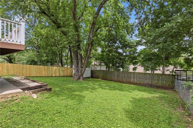 8213 Kenwood Avenue, Kansas City, MO 64131