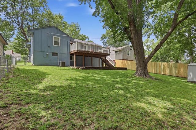8213 Kenwood Avenue, Kansas City, MO 64131