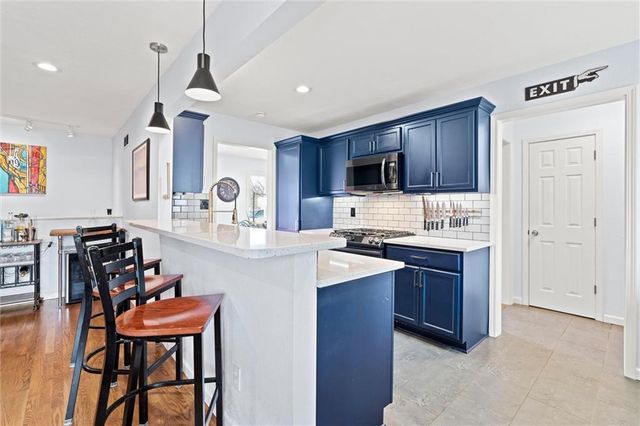 8213 Kenwood Avenue, Kansas City, MO 64131