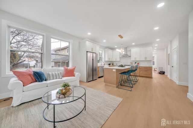 66 Garden Terrace, Edison, NJ 08817