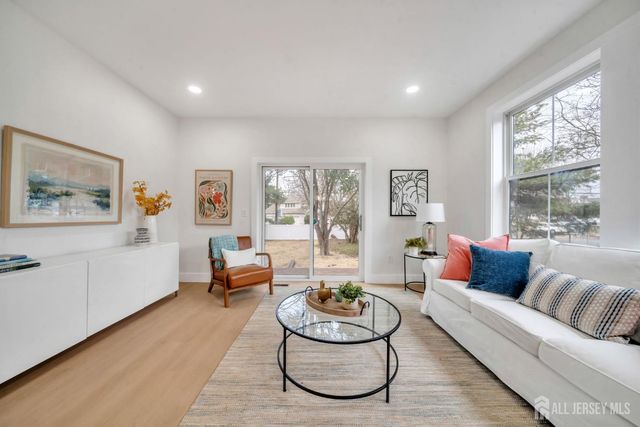 66 Garden Terrace, Edison, NJ 08817