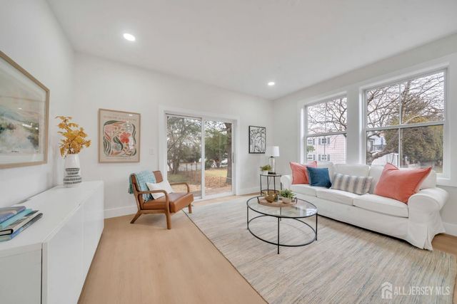 66 Garden Terrace, Edison, NJ 08817