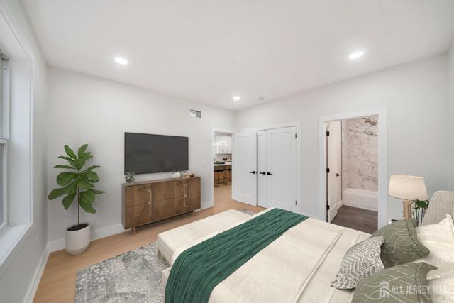 66 Garden Terrace, Edison, NJ 08817