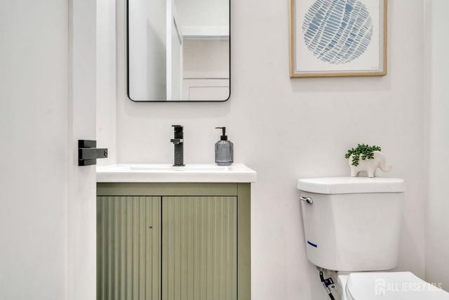 66 Garden Terrace, Edison, NJ 08817