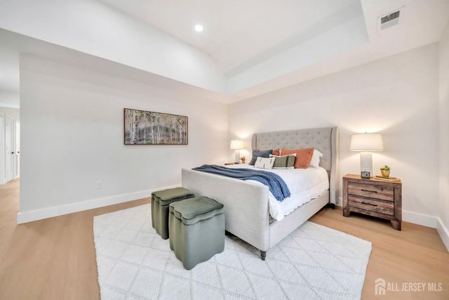 66 Garden Terrace, Edison, NJ 08817