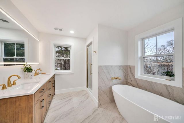 66 Garden Terrace, Edison, NJ 08817