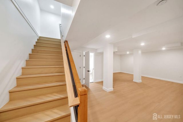 66 Garden Terrace, Edison, NJ 08817