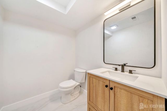 66 Garden Terrace, Edison, NJ 08817